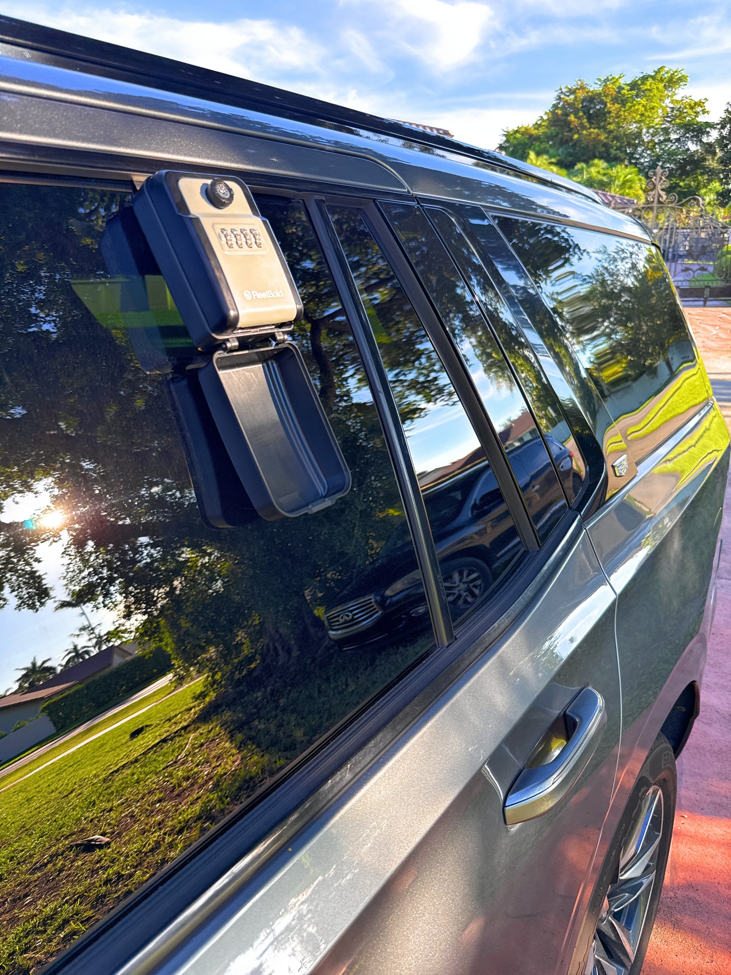 Car Key Lockbox – Window Mount, Large Capacity, 4-Digit Code (10,000 Combos), Waterproof, with Emergency Key Access – For Fleet & Turo Hosts by FleetBold