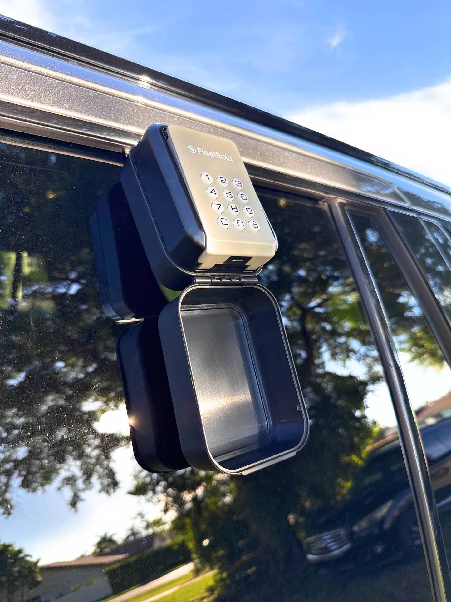 Smart Key Lock Box – Bluetooth Car Window Mount with App & PIN by FleetBold