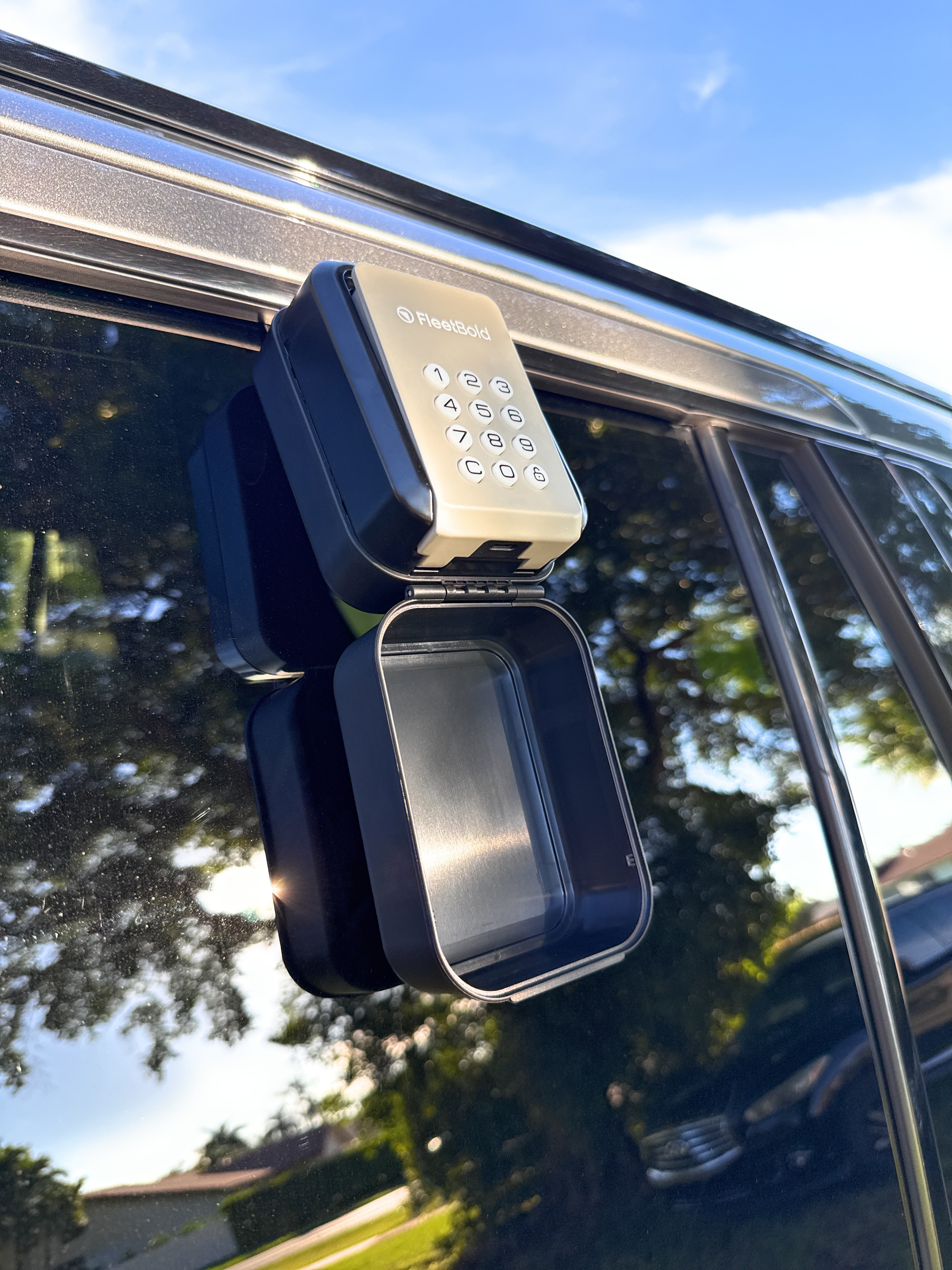 FleetBold Smart Key Lock Box Bluetooth Car Window Mount with App